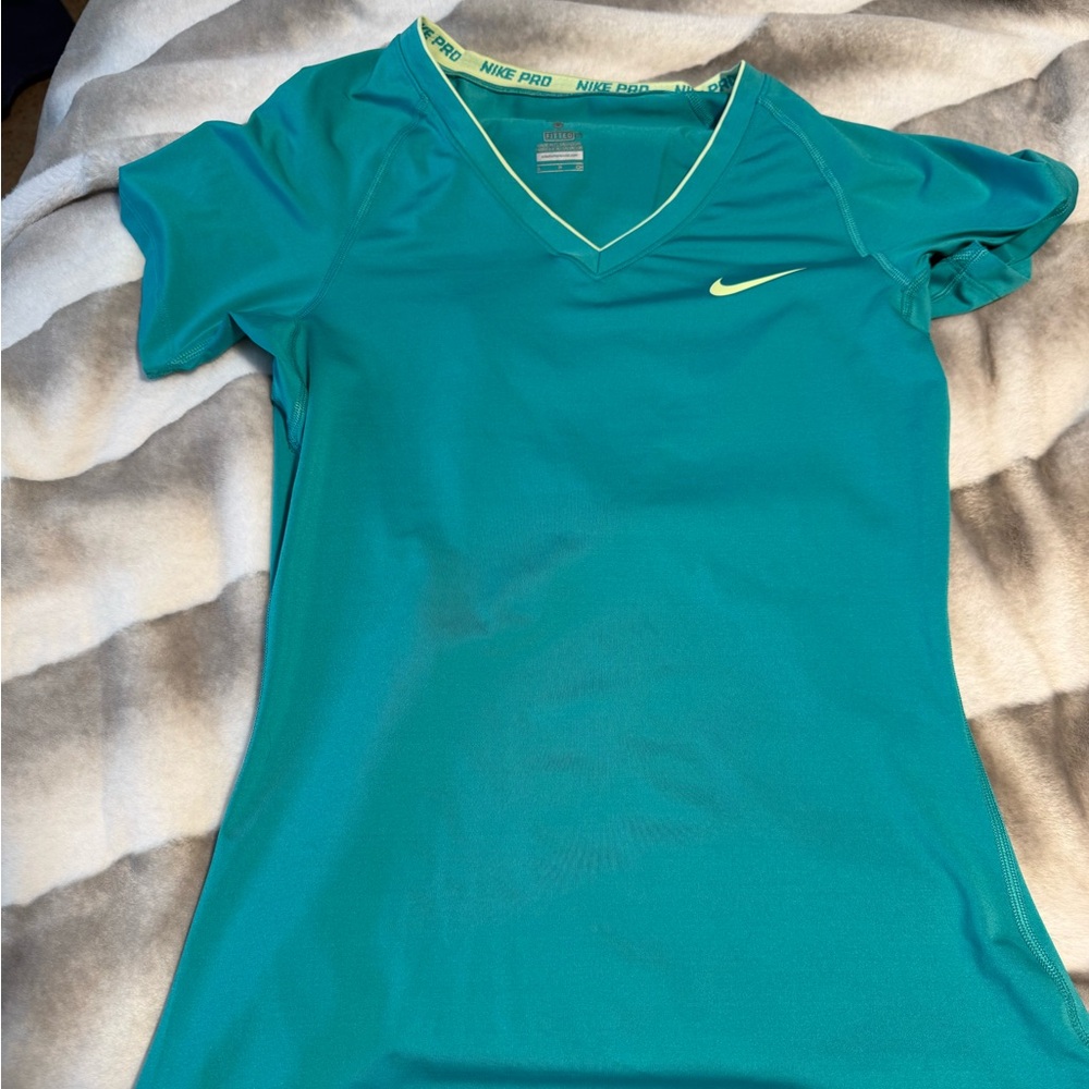 Nike Pro Dri Fit SemifittedAqua V-Neck Tee